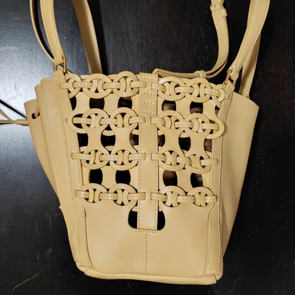 Excellent Tory Burch McGraw Die-Cut Dragonfly Drawstring Satchel tan yellow - Picture 10 of 16
